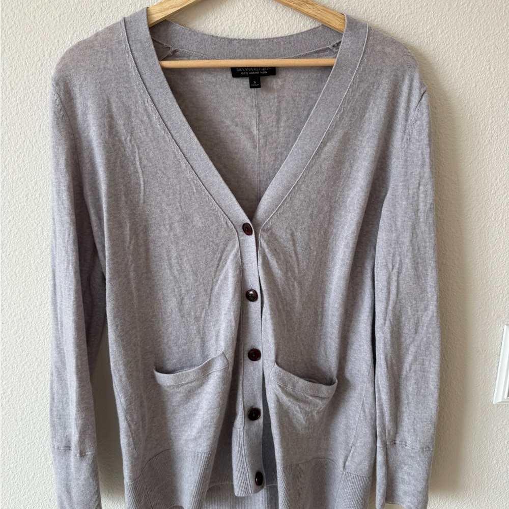 Banana Republic Light Gray Cardigan Sweater V-Neck Knit